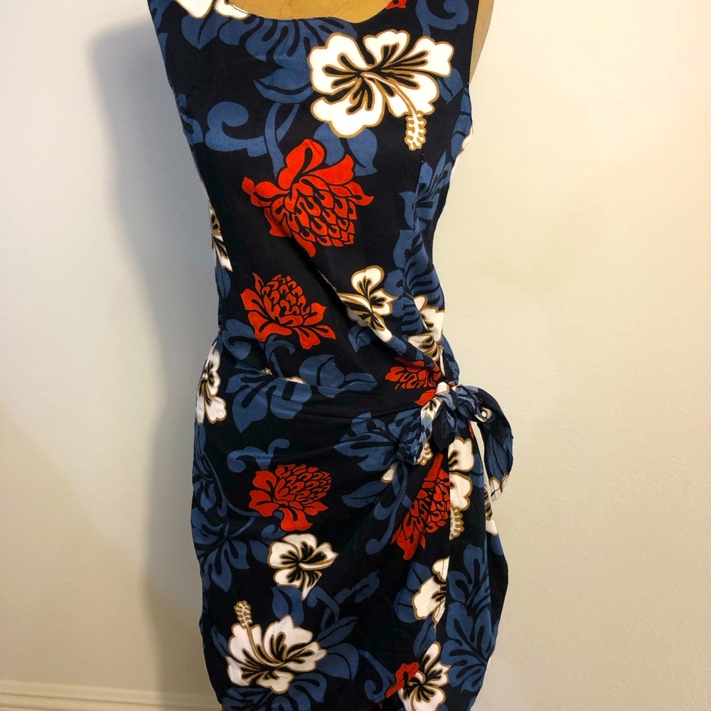 Hibiscus Collection Hawaii Sarong Style Dress - Small